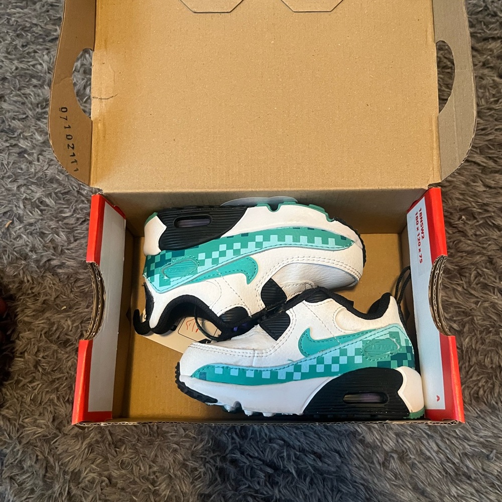 Nike Air Max 90 Toggle SE toddler size 4c